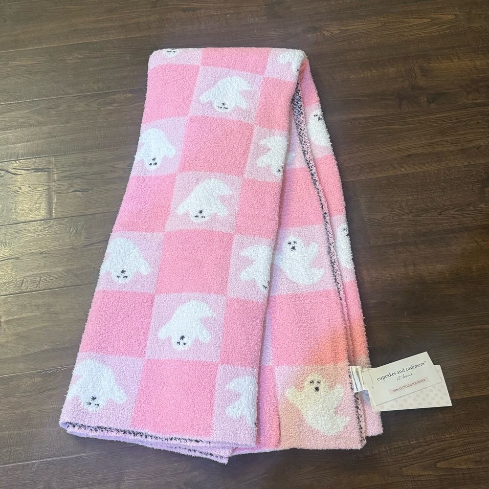 Pink and White Ghost Halloween  Patterned Blanket